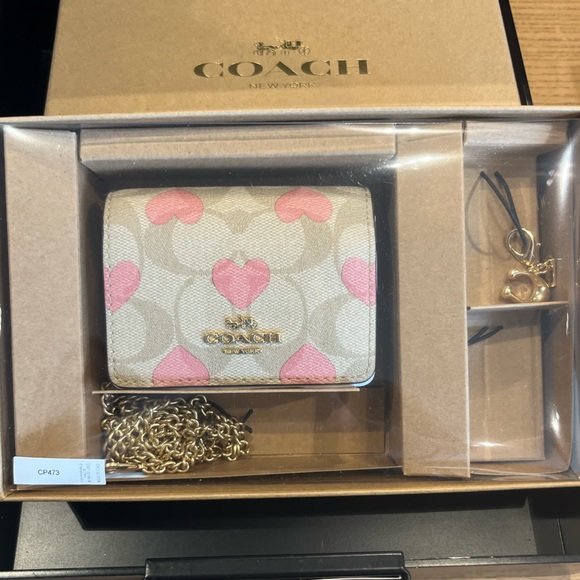 NWT Coach Outlet Boxed Mini Wallet On A Chain In Signature Canvas Heart … - Picture 2 of 8